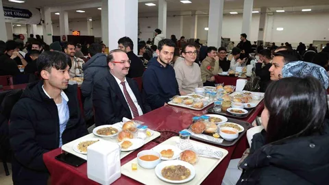 Erzurum'da Öğrencilerle İftar Buluşması