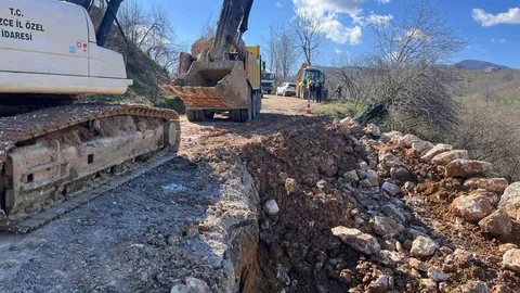 Düzce'de Heyelan Alanında Çalışmalar Sürüyor