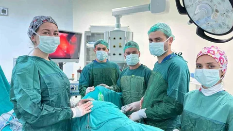 Akşehir'de V-NOTES ile İzisiz Ameliyat Gerçekleşti