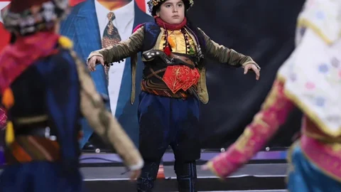 Denizli'de Halk Oyunları Şöleni