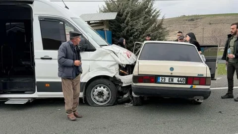 Elazığ'da Minibüs Kazası