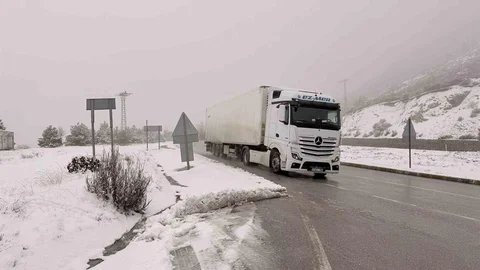 Afyonkarahisar Yüksek Kesimlerinde Kar Yağışı Etkili Oldu