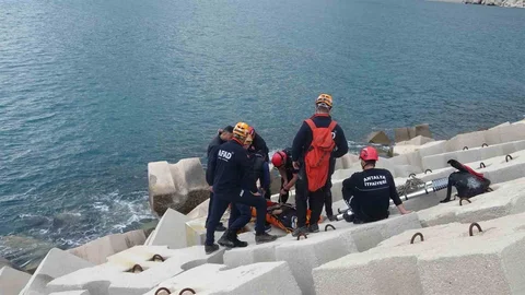 Antalya'da Balık Tutarken Mahsur Kaldı