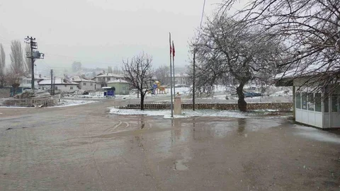 Buldan'da Kar Yağışı Etkili Oldu