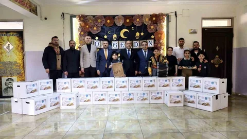 Gaziantep'te Öğrencilerden Yardım Kolisi Hazırlığı