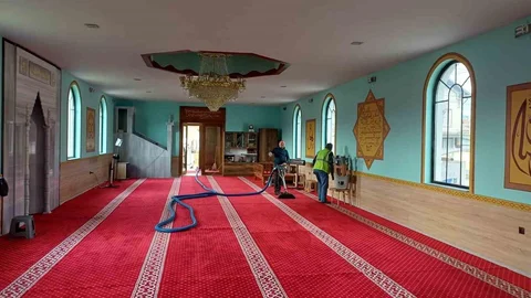 Bursa'da Balkanlar'daki Camiler Temizleniyor