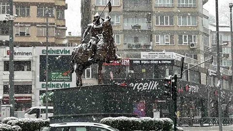 Bursa'da Beklenmedik Kar Yağışı