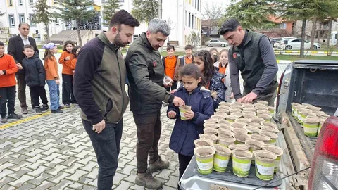 Kütahya'da Miniklerden Fidan Yetiştirme Etkinliği