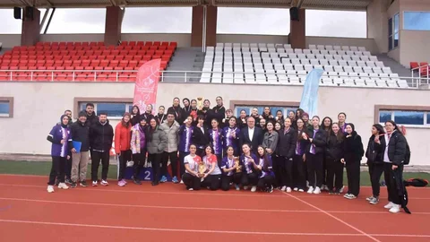 Genç Kızlar Kriket Müsabakalarında Şampiyonluk Afyonkarahisar'da