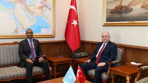 Güler ve Somali Bakanı Nur Görüştü