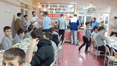 Gürbüzler Kur'an Kursu'nda İftar Programı