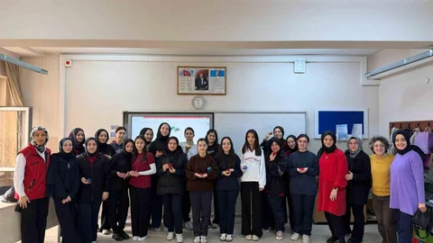 Düzce'de Liselilere Mum Atölyesi Düzenlendi