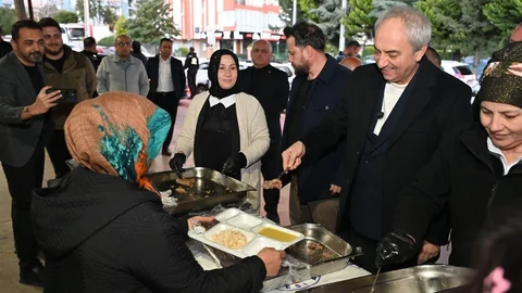 Kepez'de İftar Sofraları Kuruldu