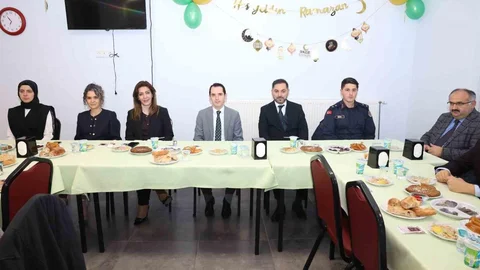 Gördes Huzurevi'nde İftar Programı Düzenlendi