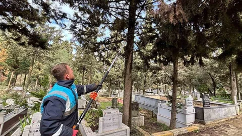 Gebze'de Mezarlık Bakım Çalışmaları Hızlandı