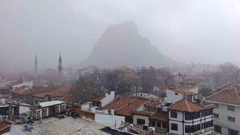 Afyonkarahisar'da Kar Yağışı Başladı
