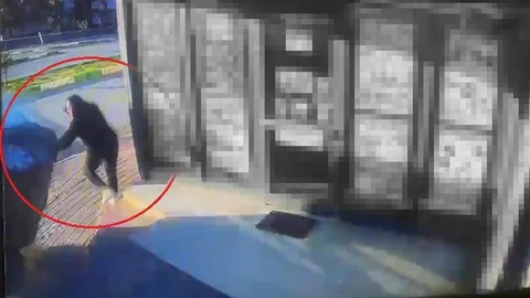 Antalya'da Aracın Altında Kalma Tehlikesi