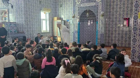 Siirt'te Anaokulu Öğrencilerine Cami Tanıtımı
