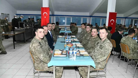 Tekirdağ'da Askerlerle İftar Yapıldı