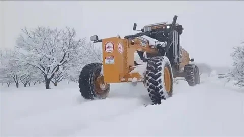 Elazığ'da Köy Yolu Açma Çalışmaları Devam Ediyor