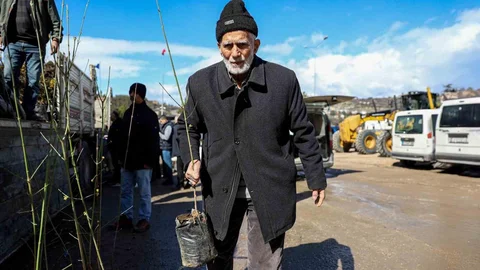 Bursa'da Çiftçilere Fide Desteği Veriliyor