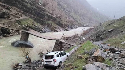 Şırnak'ta Uçuruma Yuvarlanma Tehlikesi