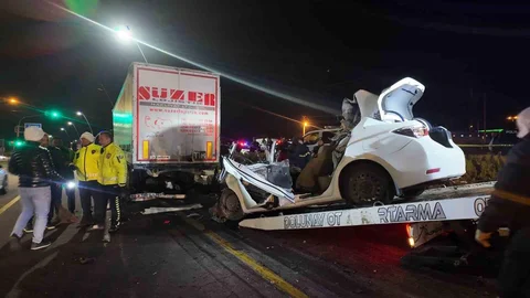 Niğde'de Tırla Çarpışma