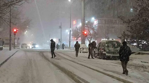 Erzurum'da Okullar 1 Gün Tatil Edildi