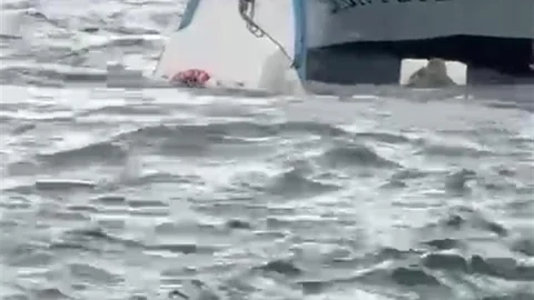 Karaköy'de Vapur Balıkçı Teknesine Çarptı