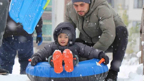 Bolu'da Okullar Tatil Edildi