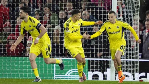 Fenerbahçe, Nottingham Forest'ı Yendi