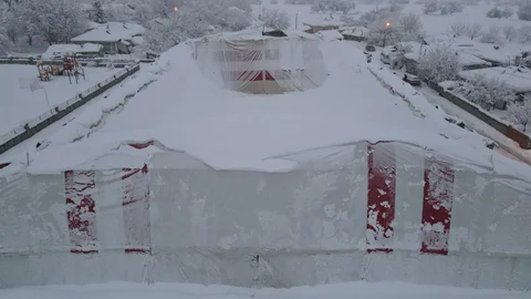 Erzincan’da Halı Sahanın Brandası Çöktü