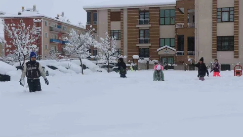 Erzincan'da Eğitim Karşısında Kar Engeli