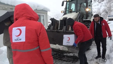 Tunceli'de Kızılay Ekibinin Yardım Çabası