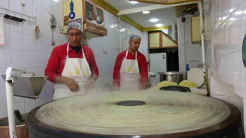 Kilis'te Geleneksel Kadayıf Üretimi Sürüyor