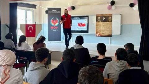 Bilecik'te Öğrencilere Güvenli İnternet Eğitimi