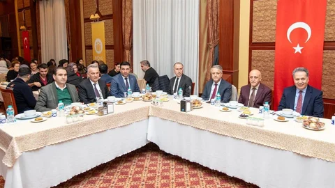Rektör Akpolat İftar Yemeğinde Bir Araya Geldi