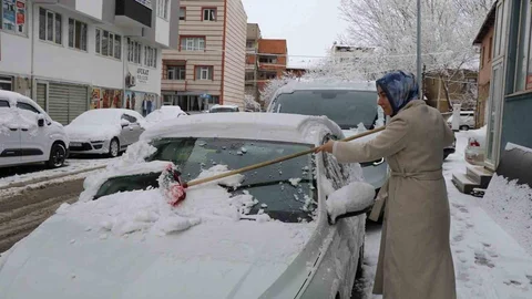 Oltu'da Kar Yağışı Etkili Oldu