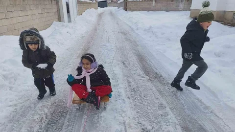 Erciş'te Kar Yağışı Etkili Oldu