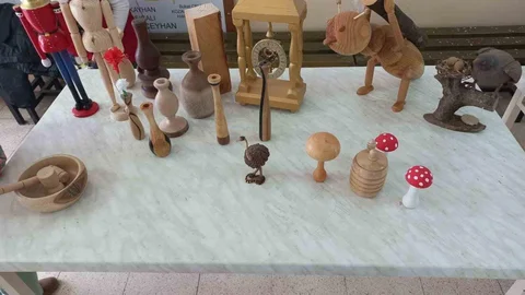 Kozan'da Üniversite Öğrencileri Ahşap Sanatıyla Buluştu