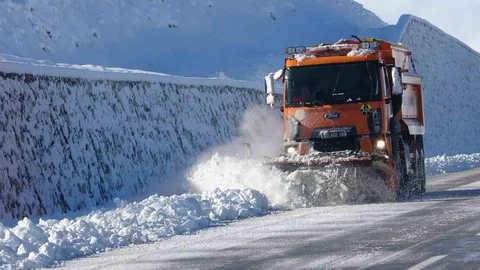 Van'da 390 Yerleşim Yeri Yolu Kapandı
