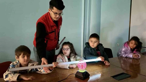 Minik Öğrenciler Bilimin İzini Sürdü