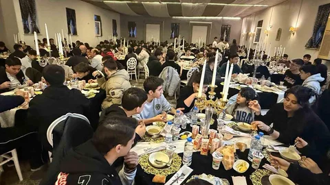 Eskişehir'de Öğrenciler ve Öğretmenler İftar Sofrasında Buluştu