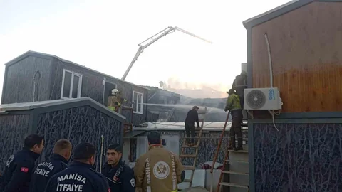 Manisa'da İşçi Konteynerinde Yangın Kontrol Altına Alındı