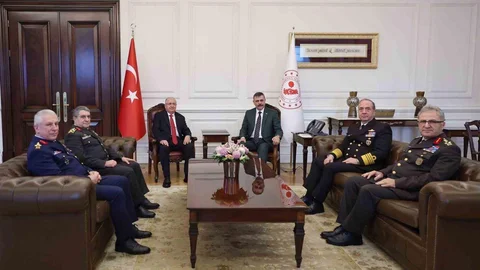 Güler ve Komuta Kademesi'nden Çiftçi'ye Ziyaret