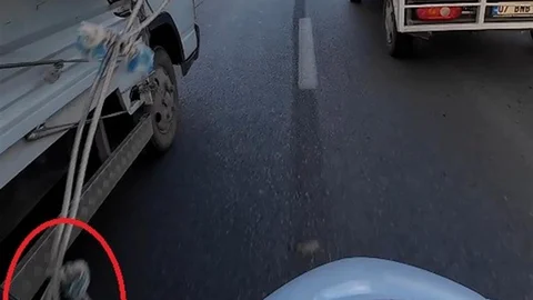 Antalya'da Motosikletli Kaza Son Anda Kurtuldu