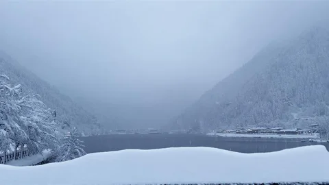 Uzungöl’de Kar Kalınlığı 1 Metreyi Aştı