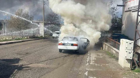 Siirt'te Otomobil Yangını