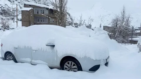 Hakkari'de 210 Yerleşim Yeri Yolu Kapandı