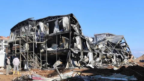 Manisa'da TOKİ Şantiyesinde Yangın İncelemesi